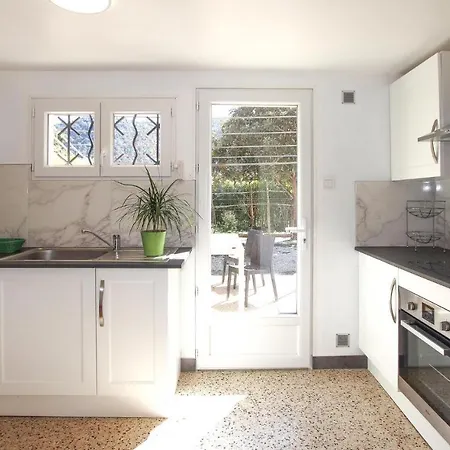 2 Bedroom Stunning In Apartman Gémenos