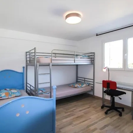 2 Bedroom Stunning In Apartman Gémenos